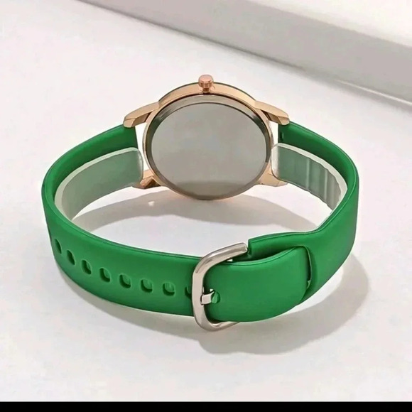 NWT..FASHION QRTZ WATCH. KELLY GREEN .STAINLESS STEEL..HYPOALLERGENIC - Picture 5 of 6